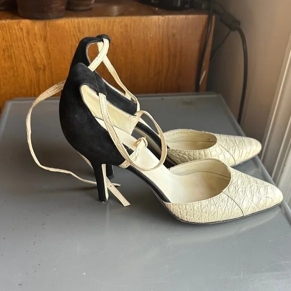 Gucci vintage Black and White Women display picture 1